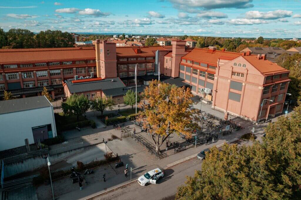 Virginska gymnasiet i Örebro, fotat från ovan med drönare.